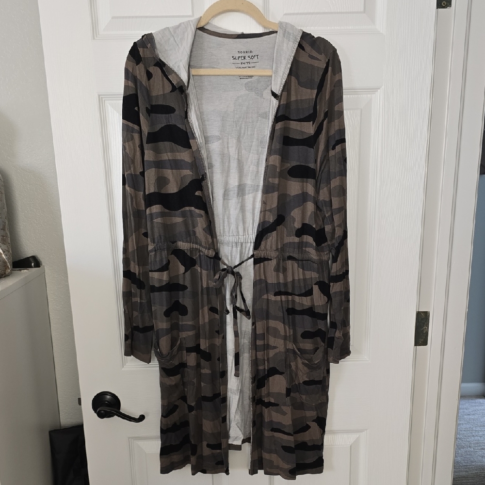 Super Soft Camo Hooded Utility Jacket